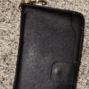 Wristlet wallet